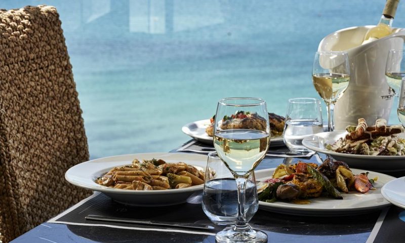 Mykonos Kosmoplaz Beach Resort Hotel