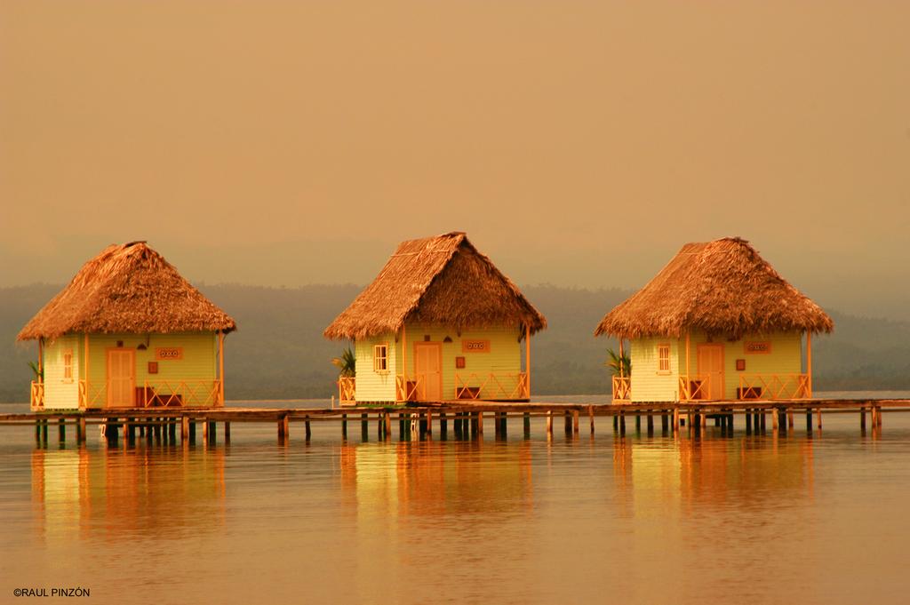Punta Caracol Acqua Lodge