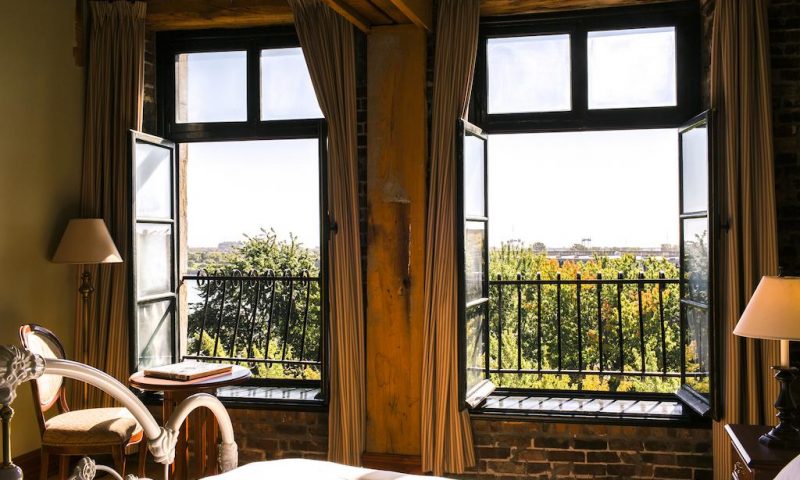 Auberge du Vieux-Port Montreal
