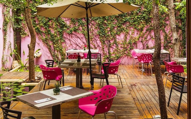Rosas & Xocolate Boutique Hotel