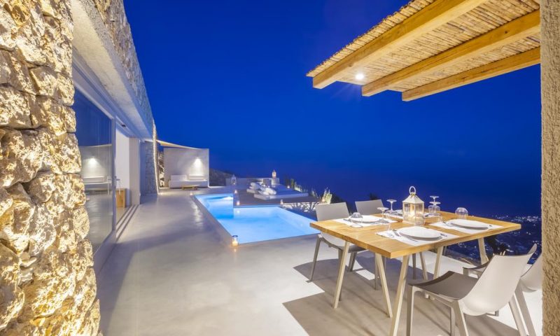 Santorini Heights Luxury Suites
