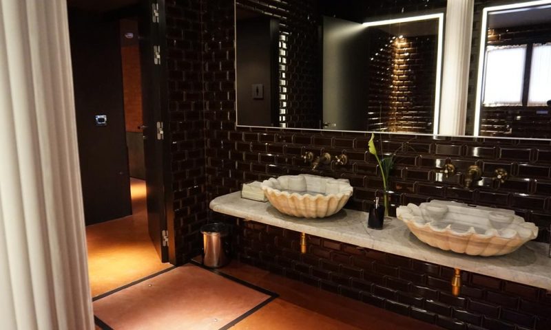 Hotel L