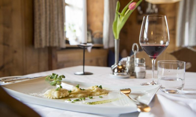Charmehotel Uhrerhof Deur Ortisei