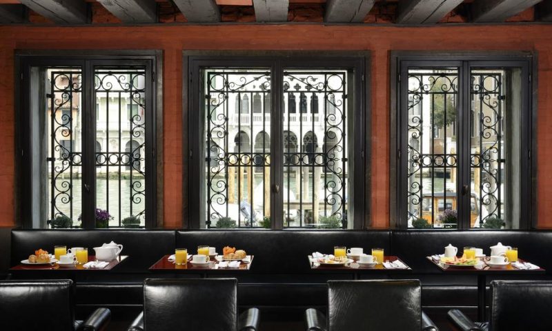 Hotel L