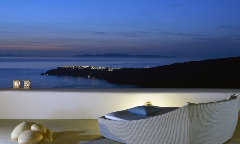 White Santorini Suites & Spa