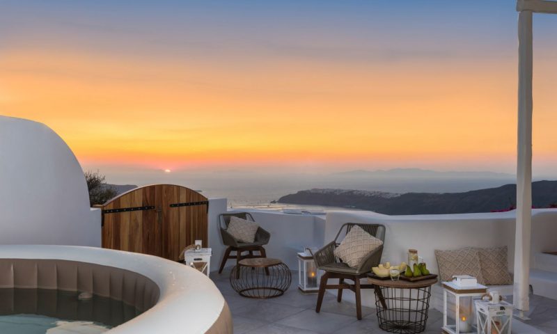 White Santorini Suites & Spa