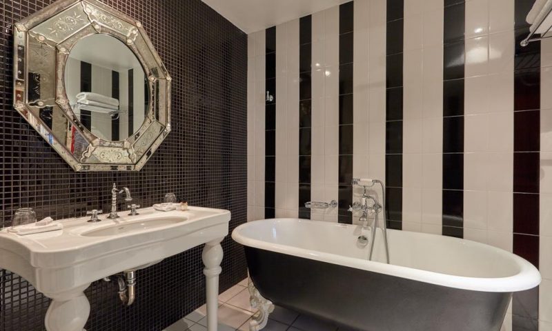 Hotel du Petit Moulin Paris