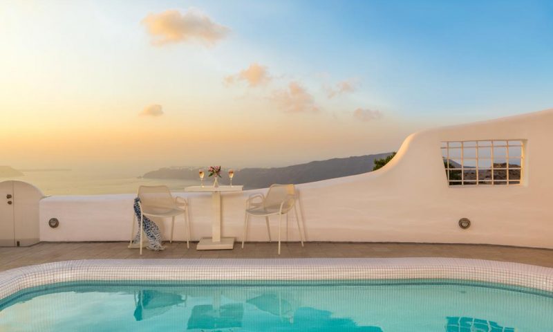 White Santorini Suites & Spa