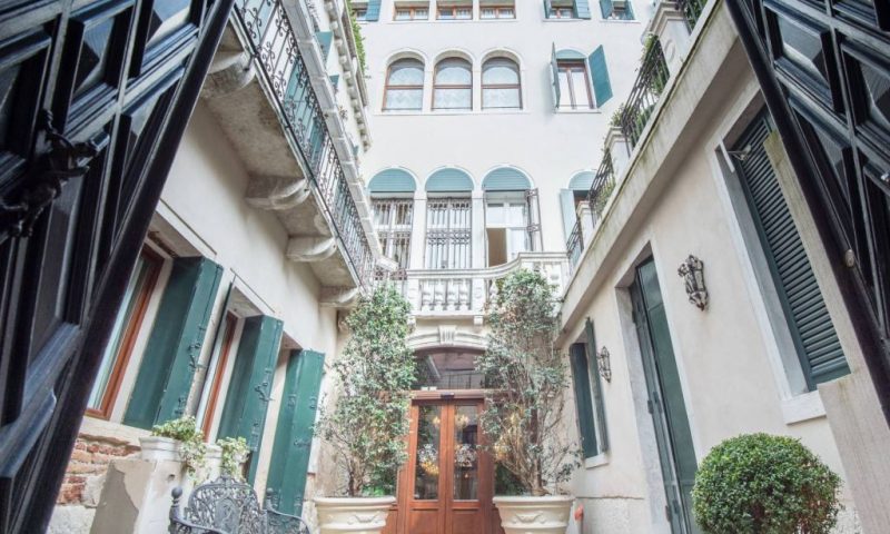 Hotel Ai Cavalieri in Venice