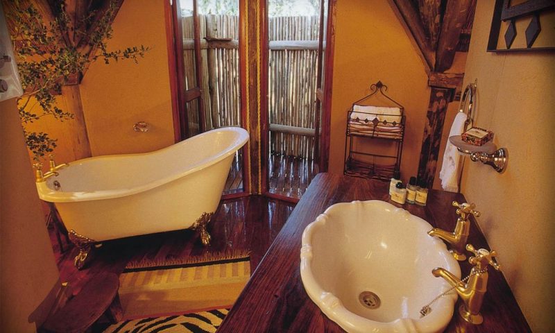 Deception Valley Lodge - Botswana