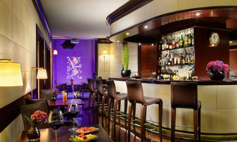Hotel L