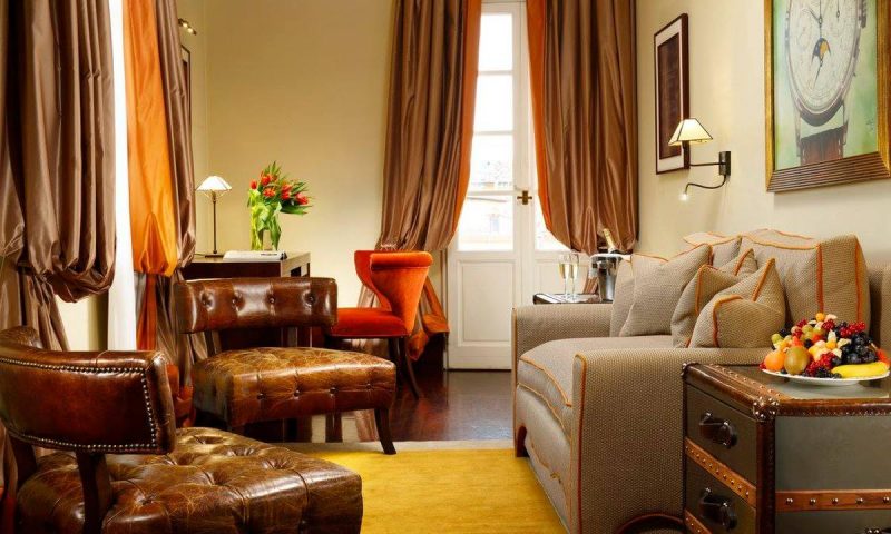 Hotel L