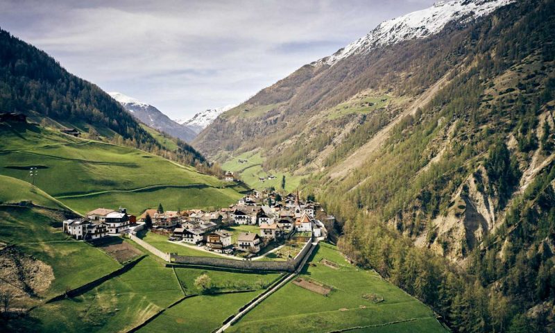 Goldene Rose Karthaus Senales, South Tyrol - Italy